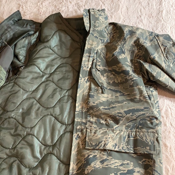 Military issue Gortex Cold WeatherJacket,Large hunting,fishing,water resistant - Picture 7 of 7